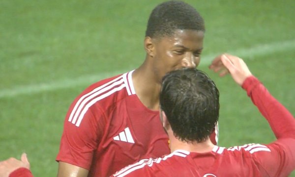Manchester United surpassed Hong Kong, China 2-1! Mount made a cross and assisted, 17-year-old Obie Martin scored a double shot