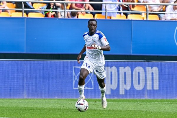 Reporter: Leeds has submitted a offer to Strasbourg, but it is unlikely to reach a transfer from Diyala