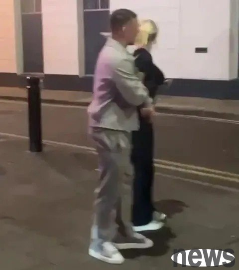 Spend a good night together👀Sun: Trippier was found traveling late at night with pornstars and will divorce his wife