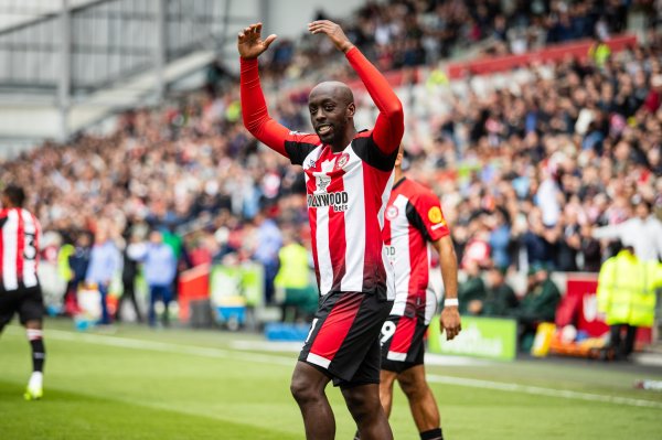 Tottenham Newcastle is interested! BBC: Brentford tries to renew Visa, but he wants to leave the team this summer