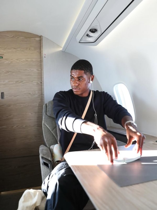 I m about to rent Barcelona🛬Rashford to fly to Barcelona and play poker on the plane🃏