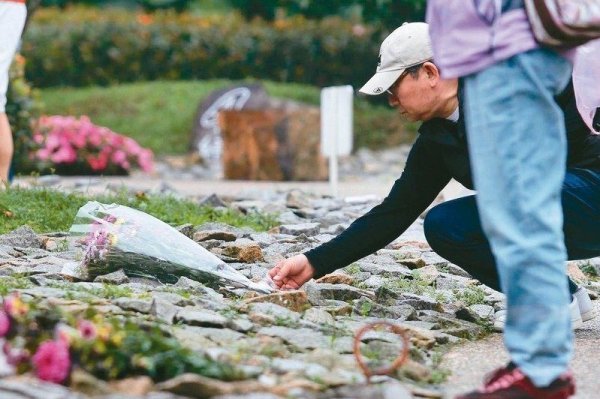 During the Qingming Festival, young people want to go simple, but the older ones follow the tradition... Huang Yueyu suggests: don’t give unnecessary burden to the living