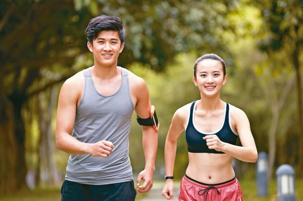 Should I supplement high-protein foods when I run the road? Nutritionists teach you how to eat before, middle and after running