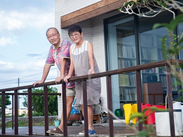 Old Dong, who was in the past, started his retirement life in the garden: forgetting his past great success, it will take another thirty years for his life to begin