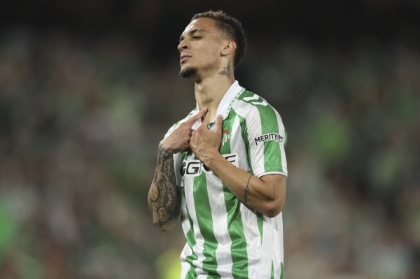 British media: Betis and Manchester United have in-depth negotiations on Anthony s transfer and are expected to submit new offer soon