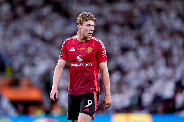 Reporter: Naples, Manchester United and Hoylen s agent team are discussing the details of the forced buyout