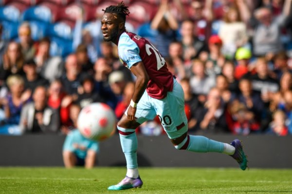 West Ham official: 28-year-old winger Maxiville Cole loans Genoa for one season