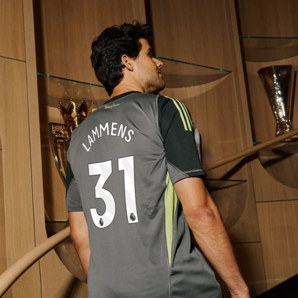 21 million euros new door! Manchester United official: New player Lamons will wear No. 31 at Manchester United