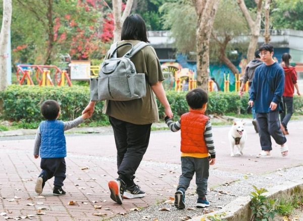 Mom s colleague stopped working and left early. The 46-year-old girl was sad: Is it difficult to be punished without a child?