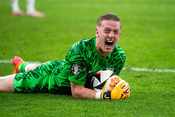 Bent: If Chelsea comes to invite, Pickford can join the Blues