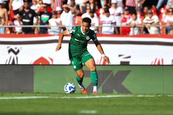 Goal: Chelsea and Tottenham are considering making an offer for Roque in the winter window, but the player has no intention of transferring because he is going to the World Cup.